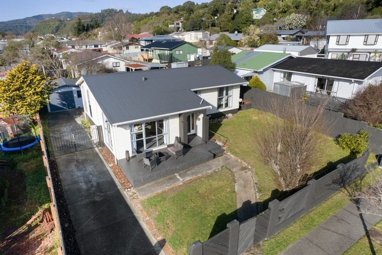 Photo of property in 3 Crystal Grove, Birchville, Upper Hutt, 5018