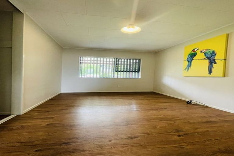 Photo of property in 1 John Webster Place, Glen Eden, Auckland, 0602