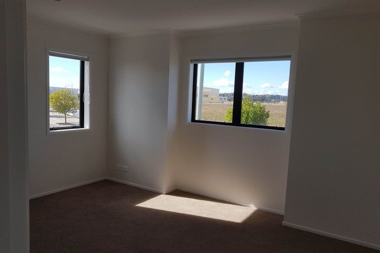 Photo of property in 1/2 Frances Bryers Road, Hobsonville, Auckland, 0616