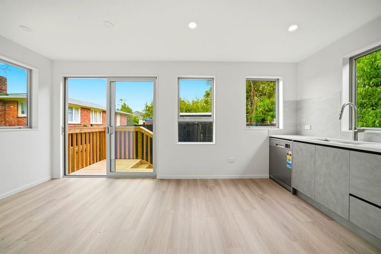 Photo of property in 26e Trojan Crescent, New Lynn, Auckland, 0600
