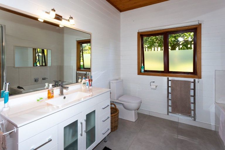 Photo of property in 124 Titiro Place, Onemana, Whangamata, 3691