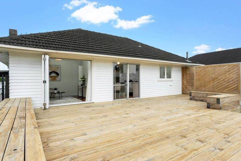 Photo of property in 28 Harbour View Road, Te Atatu Peninsula, Auckland, 0610