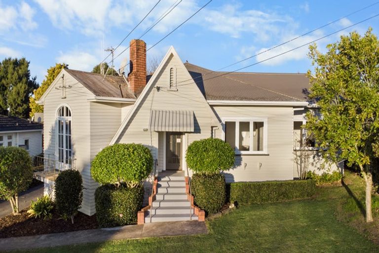 Photo of property in 12 Hillcrest Road, Hillcrest, Hamilton, 3216