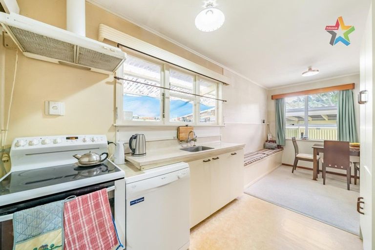 Photo of property in 5 Rawhiti Street, Stokes Valley, Lower Hutt, 5019