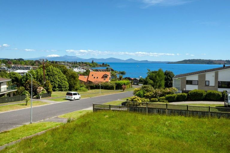 Photo of property in 24 Harvey Street, Waipahihi, Taupo, 3330