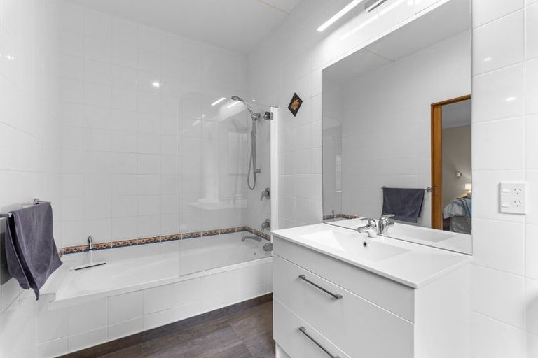 Photo of property in 1 Arden Place, Oakura, 4314