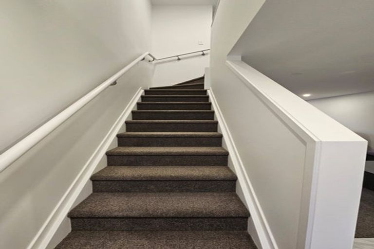 Photo of property in 2/3 Fairdale Place, Birkdale, Auckland, 0626