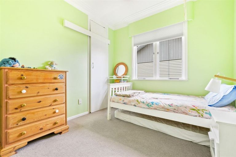 Photo of property in 10 Murray Road, Te Atatu Peninsula, Auckland, 0610