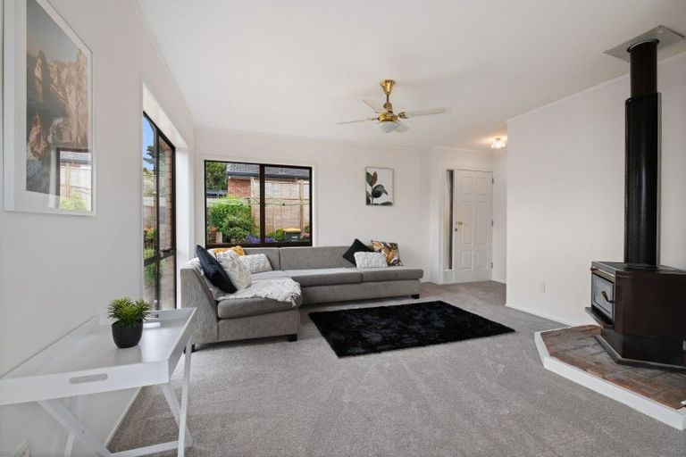 Photo of property in 5 Redmount Place, Red Hill, Papakura, 2110