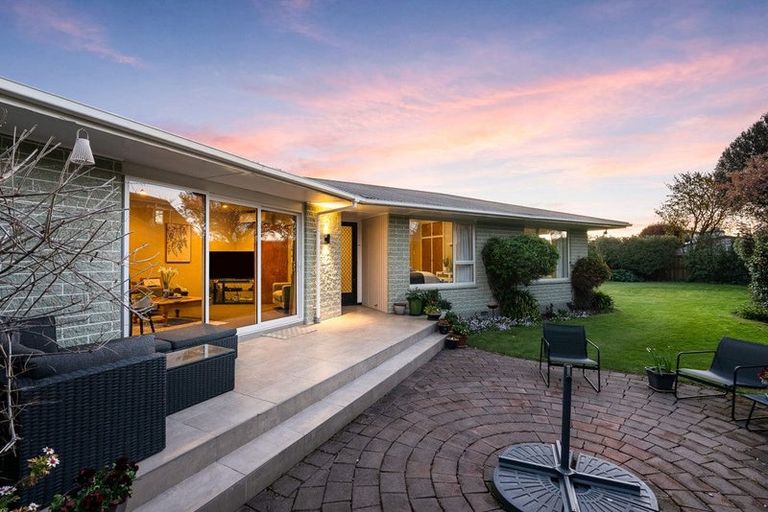 Photo of property in 34 Wychwood Crescent, Bishopdale, Christchurch, 8053