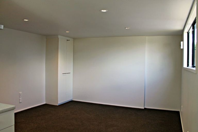 Photo of property in 1/8 Benchmark Drive, Massey, Auckland, 0614