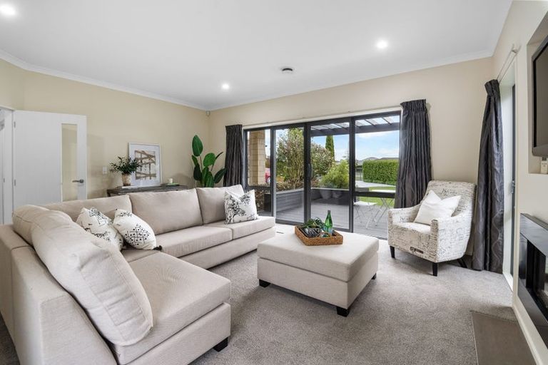 Photo of property in 100 Mcmahon Drive, Aidanfield, Christchurch, 8025