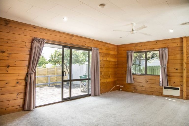 Photo of property in 2/98 Lake Road, Narrow Neck, Auckland, 0622