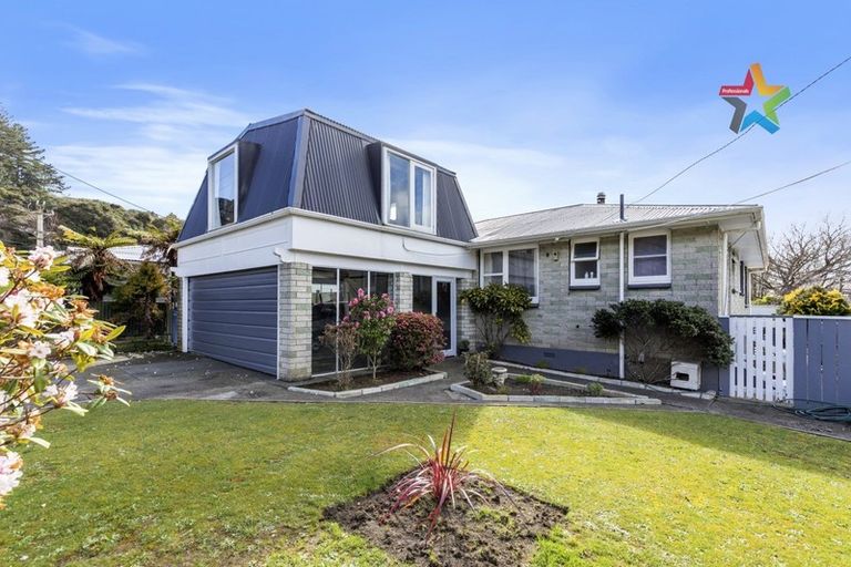 Photo of property in 54 Holland Street, Wainuiomata, Lower Hutt, 5014