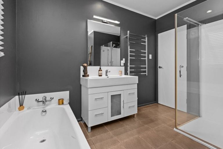 Photo of property in 243 Clifton Road, Te Awanga, 4102