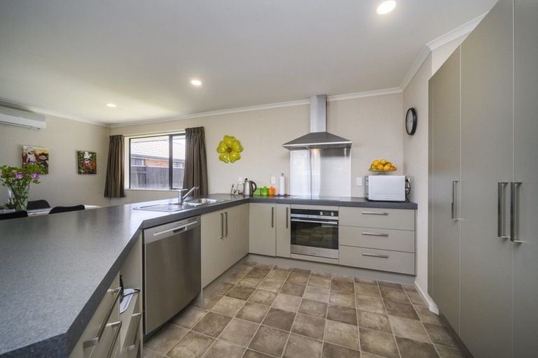 Photo of property in 76 Geneva Terrace, Kelvin Grove, Palmerston North, 4414