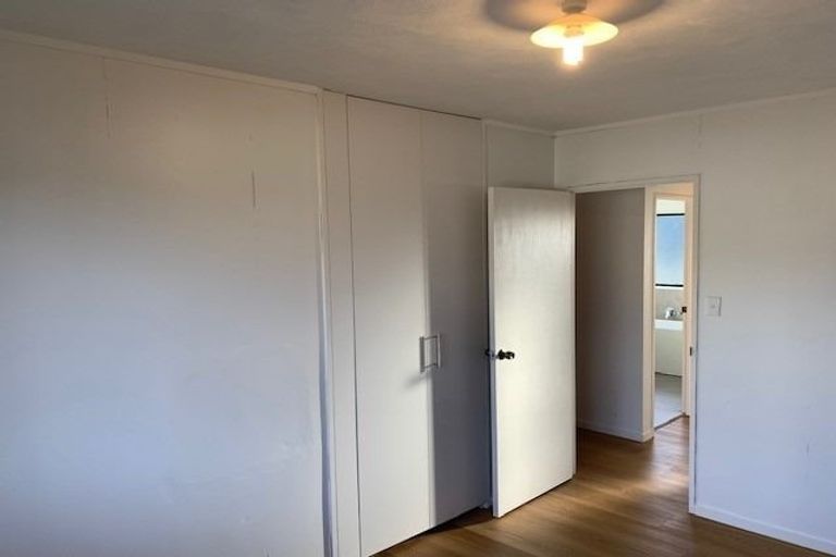 Photo of property in 19 Jumento Place, Unsworth Heights, Auckland, 0632