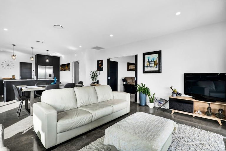 Photo of property in 4 Cessna Lane, Glen Avon, New Plymouth, 4312