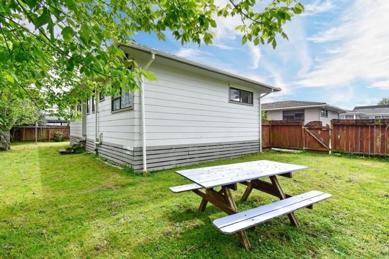 Photo of property in 2/7 Seton Place, Clover Park, Auckland, 2019