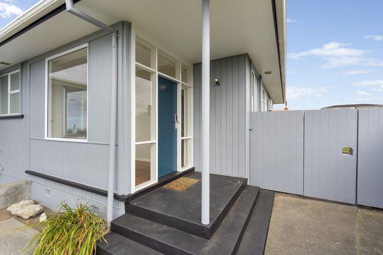 Photo of property in 2 Kapiti Terrace, Castlecliff, Whanganui, 4501