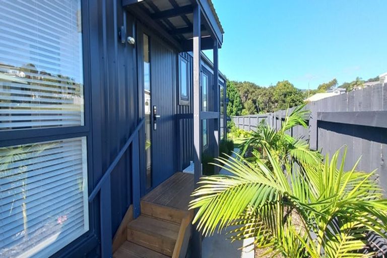 Photo of property in 2 Meenas Place, Cable Bay, 0420