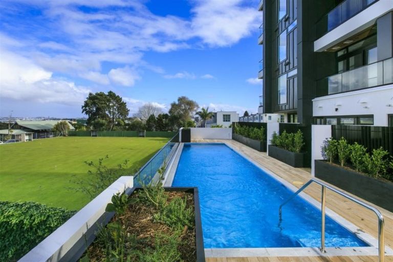 Photo of property in Frank Sargeson Apts, 506/80 Anzac Street, Takapuna, Auckland, 0622
