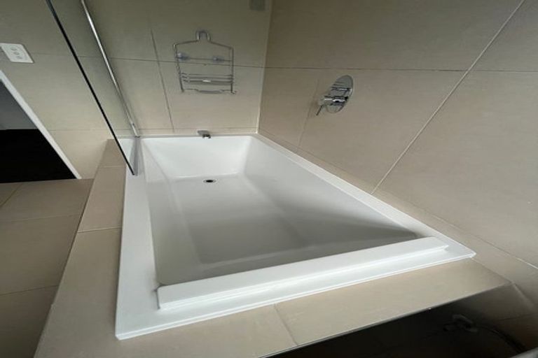 Photo of property in 1/179 Wiseley Road, West Harbour, Auckland, 0618