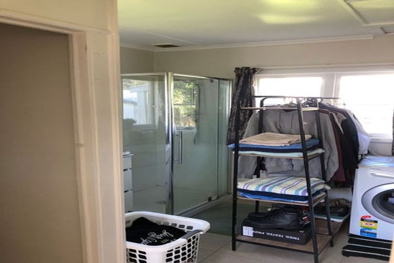 Photo of property in 57 Woodside Road, Massey, Auckland, 0614