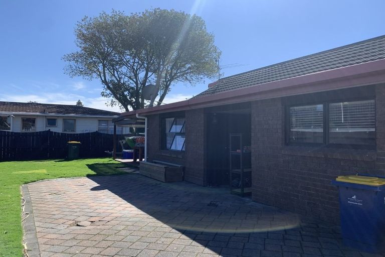 Photo of property in 1/16 Frank Evans Place, Henderson, Auckland, 0610