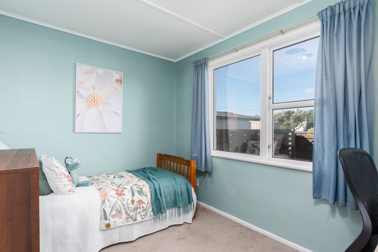 Photo of property in 33 Lynda Avenue, Paparangi, Wellington, 6037