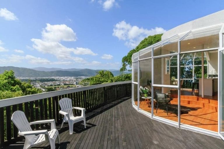 Photo of property in 18 London Road, Korokoro, Lower Hutt, 5012