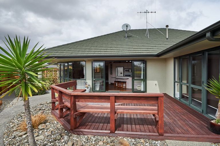Photo of property in 40 Royal Oak Drive, Kelvin Grove, Palmerston North, 4414