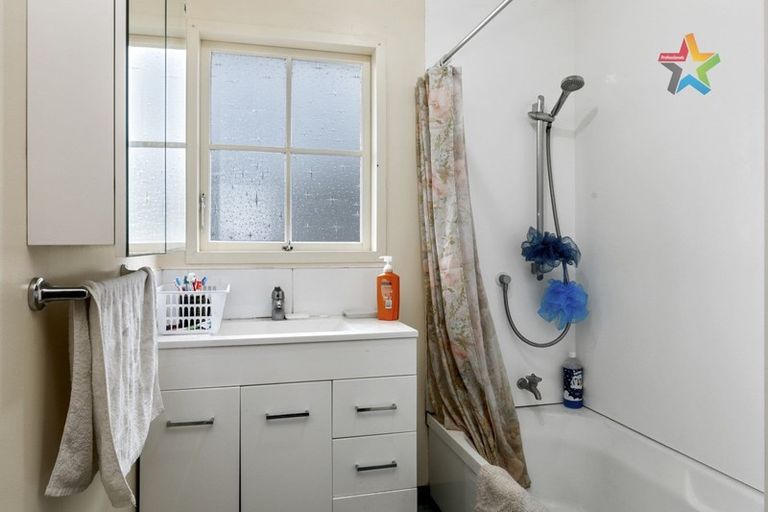 Photo of property in 33 Stockdale Street, Wainuiomata, Lower Hutt, 5014