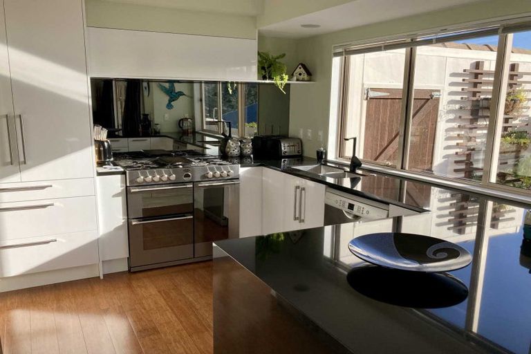 Photo of property in 2/71 Balmain Road, Birkenhead, Auckland, 0626