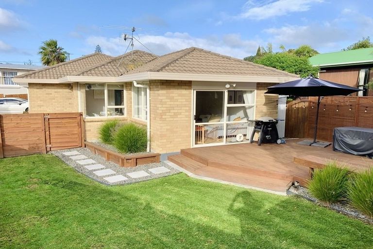 Photo of property in 1a Bishop Street, Green Bay, Auckland, 0604