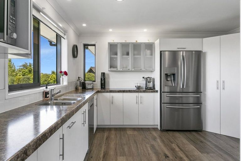 Photo of property in 71 Loch Views Road, Acacia Bay, Taupo, 3385