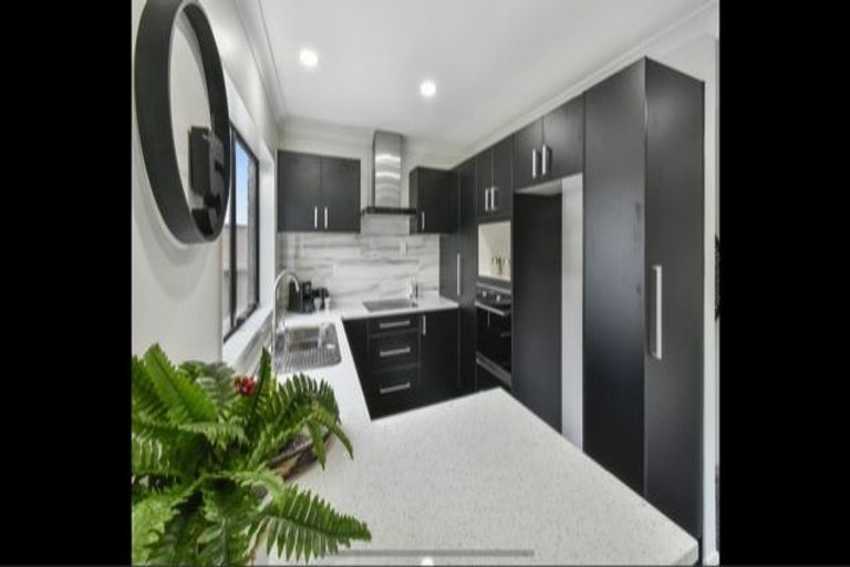 Photo of property in 2/10 Ridge Road, Howick, Auckland, 2014