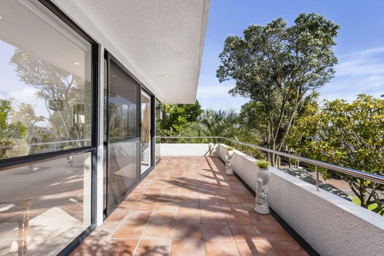 Photo of property in 15 Perendale Close, Somerville, Auckland, 2014