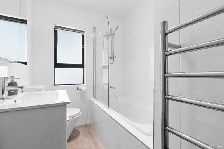 Photo of property in 42 Makamaka Lane, Albany Heights, Auckland, 0632