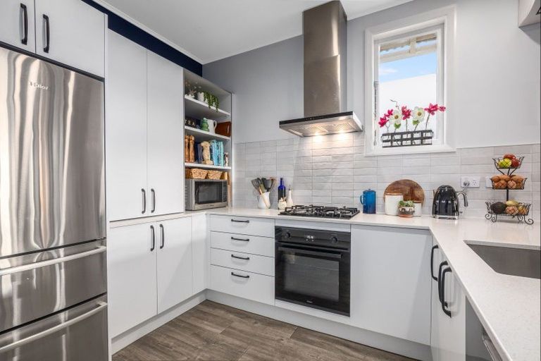 Photo of property in 7 Marine Parade, Eastbourne, Lower Hutt, 5013
