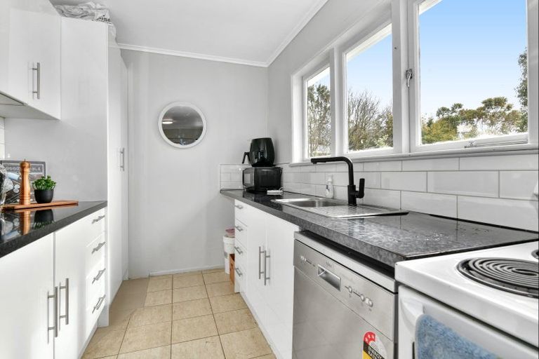 Photo of property in 579 East Coast Road, Browns Bay, Auckland, 0630