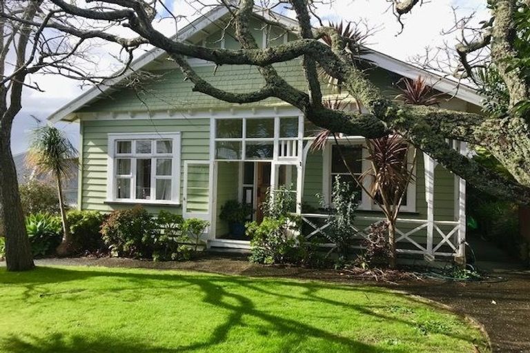 Photo of property in 155 Queen Street, Northcote Point, Auckland, 0627