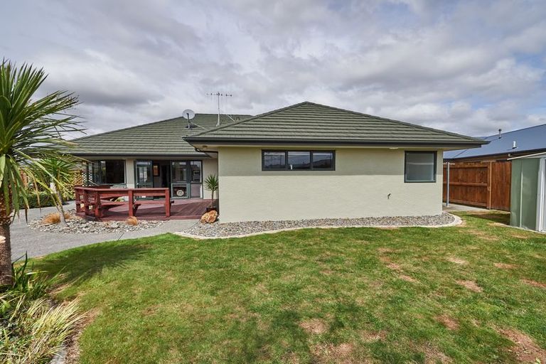 Photo of property in 40 Royal Oak Drive, Kelvin Grove, Palmerston North, 4414