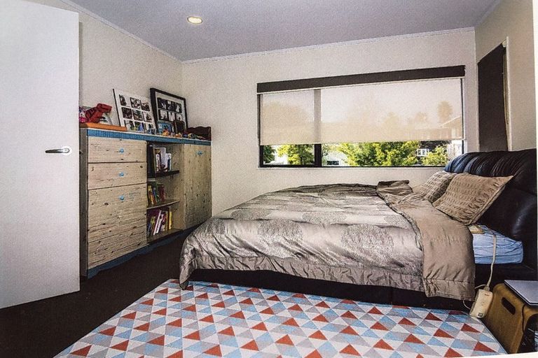 Photo of property in 1/19 Bond Crescent, Forrest Hill, Auckland, 0620