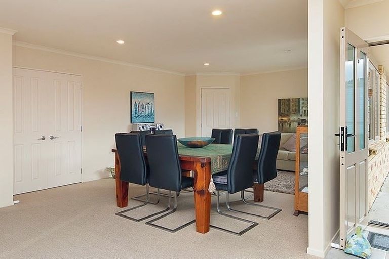 Photo of property in 18 Ernest Shackleton Place, Waiuku, 2123