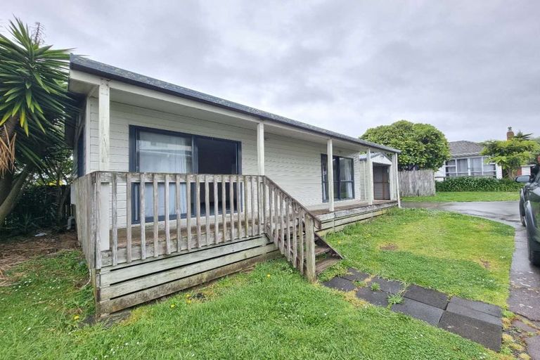 Photo of property in 420 Old Te Atatu Road, Te Atatu Peninsula, Auckland, 0610