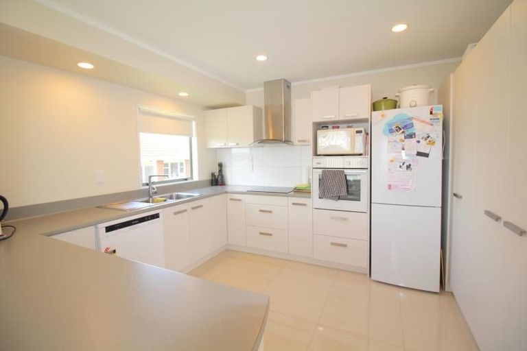 Photo of property in 4a Roberts Road, Matakatia, Whangaparaoa, 0930