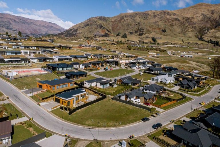 Photo of property in 14 Sapphire Spring Rise, Wanaka, 9305