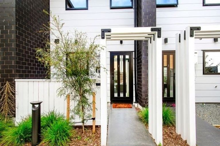 Photo of property in 2/4 Collingwood Street, Waterloo, Lower Hutt, 5011