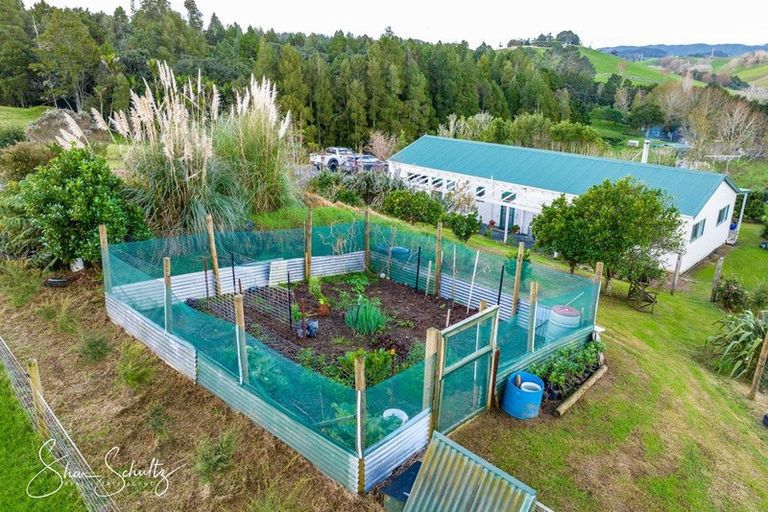 Photo of property in 105 Gorge Road, Maungaturoto, 0520